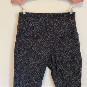 Lululemon size 4 lace print leggings